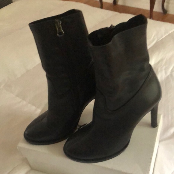 Size 36 l’intervalle black leather ankle boots. - Picture 1 of 5